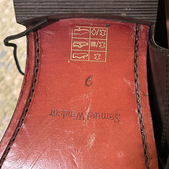 Samuel Windsor, Black lace up Oxford, size 9 - Picture 4 of 4